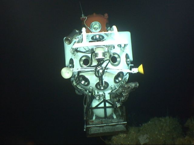22-3073622-hakuyo-submersible-1971-japan-x640